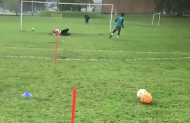 Jack Wilshere trains in local park to keep fit as injury-plagued ex-Arsenal searches for new club after West Ham axing - Bóng Đá