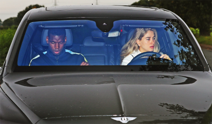 Man Utd star Van de Beek drives new £150k luxury Range Rover to training while Pogba is dropped off by partner Zulay - Bóng Đá