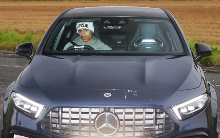 Man Utd star Van de Beek drives new £150k luxury Range Rover to training while Pogba is dropped off by partner Zulay - Bóng Đá