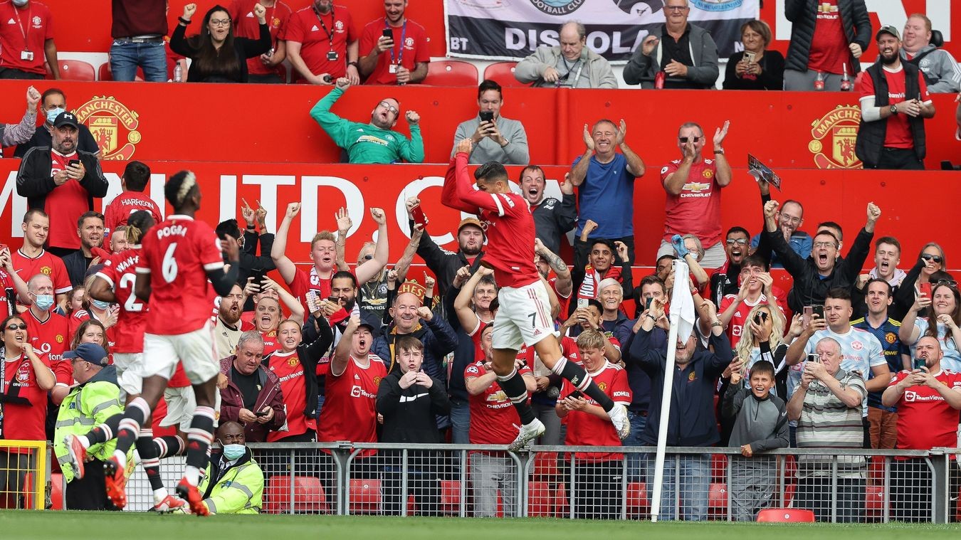 Ronaldo lập cú đúp, Sir Alex phản ứng tuyệt vời trên khán đài - Bóng Đá