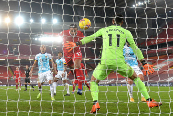 Hủy diệt Wolver tại Anfield, Liverpool tiếp tục bám đuổi Tottenham ở đỉnh BXH - Bóng Đá