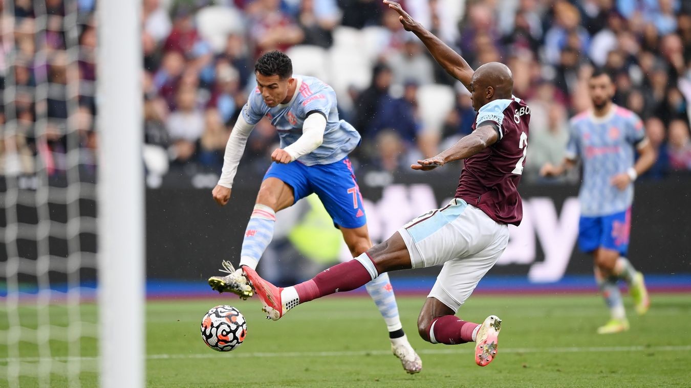 Ronaldo phản ứng ngỡ ngàng trước siêu phẩm của Lingard - Bóng Đá