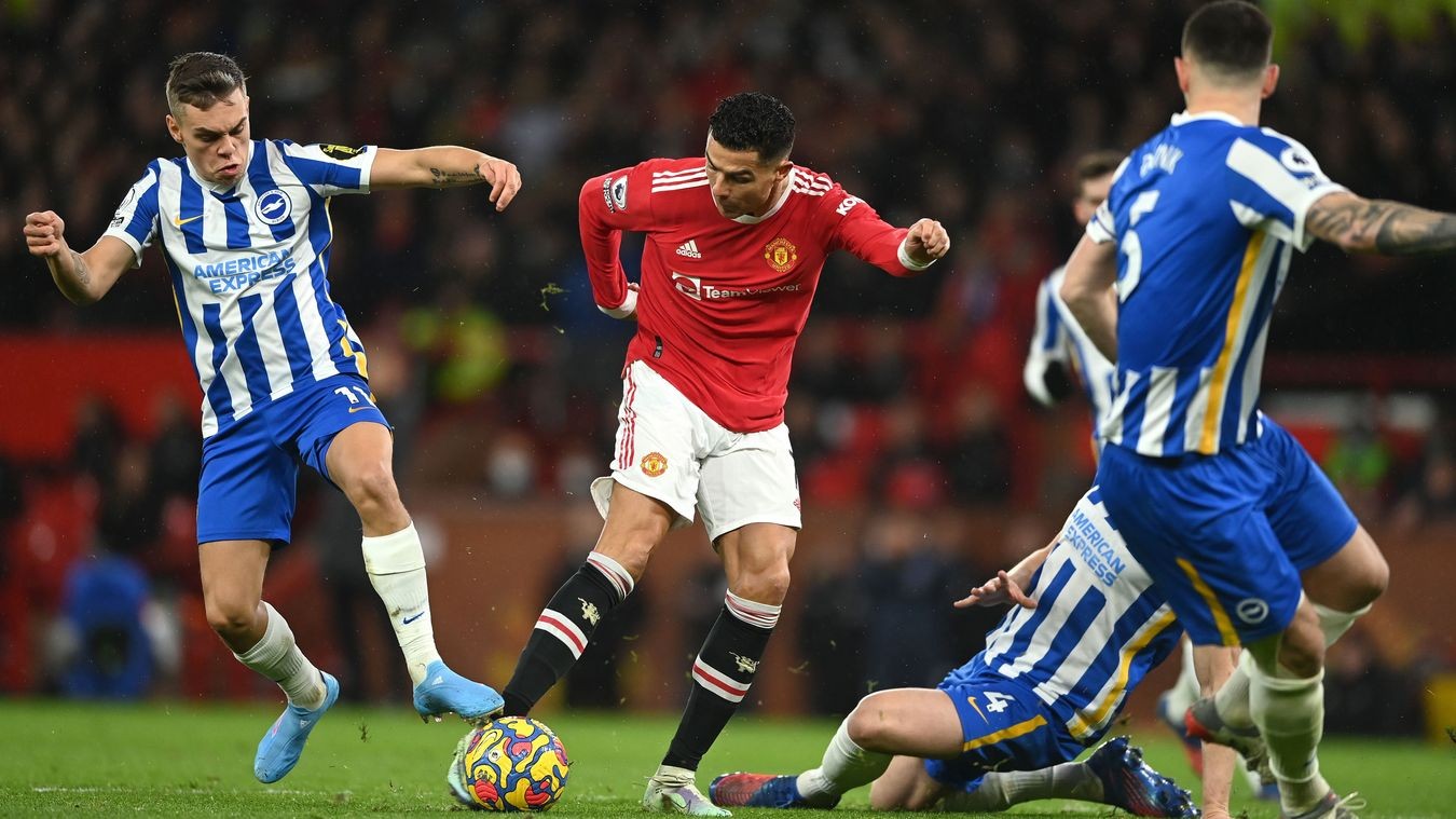 Ronaldo tung cú sút trái phá trước vòng vây 6 cầu thủ - Bóng Đá