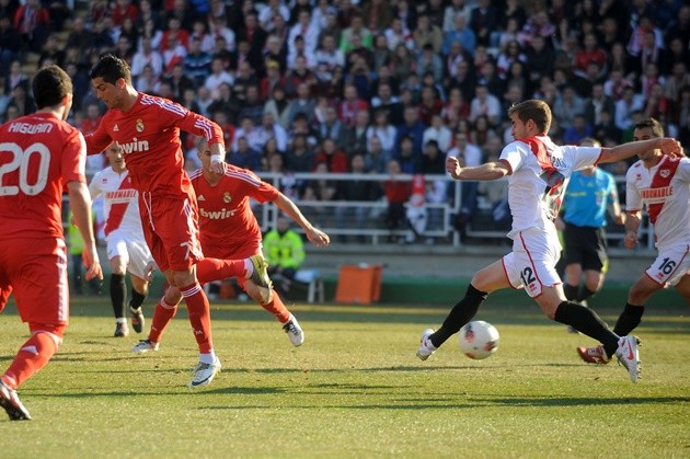  Cristiano Ronaldo’s ten best goals that stunned the world after Juventus star’s astonishing header against Sampdoria - Bóng Đá