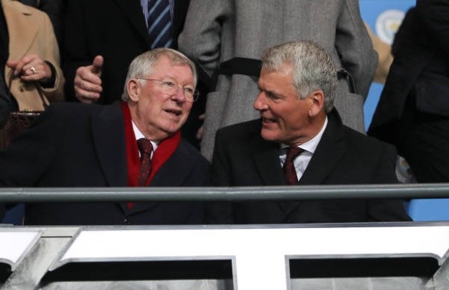 Sir Alex vỗ tay sau trận - Bóng Đá