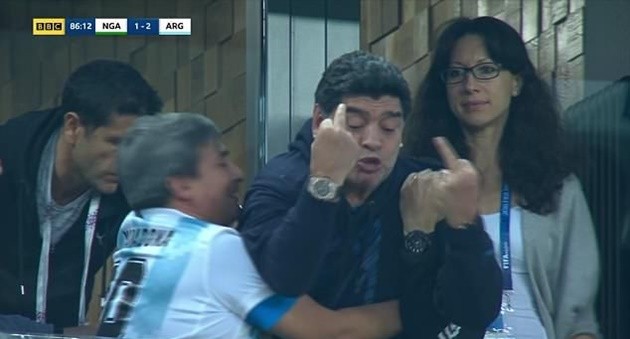 Những khoảnh khắc đáng nhớ của Maradona - Bóng Đá