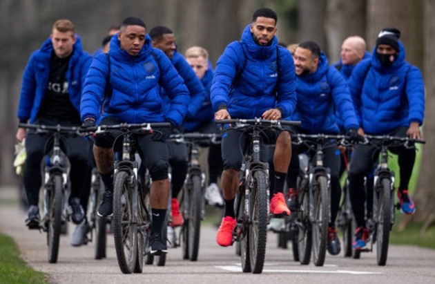 Bale rạng rỡ khi đặt chân đến Los Angeles - Bóng Đá