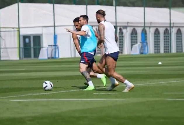 Messi gắn 'mắt thần', kiến tạo đẳng cấp cho Mbappe - Bóng Đá