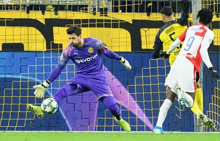 De Gea nhập, thủ thành Dortmund đóng vai 