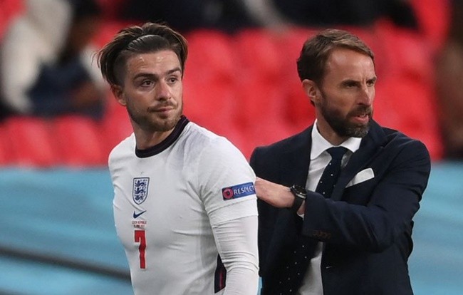 Được Man City quan tâm, Grealish gửi lời đến Sterling và Foden - Bóng Đá