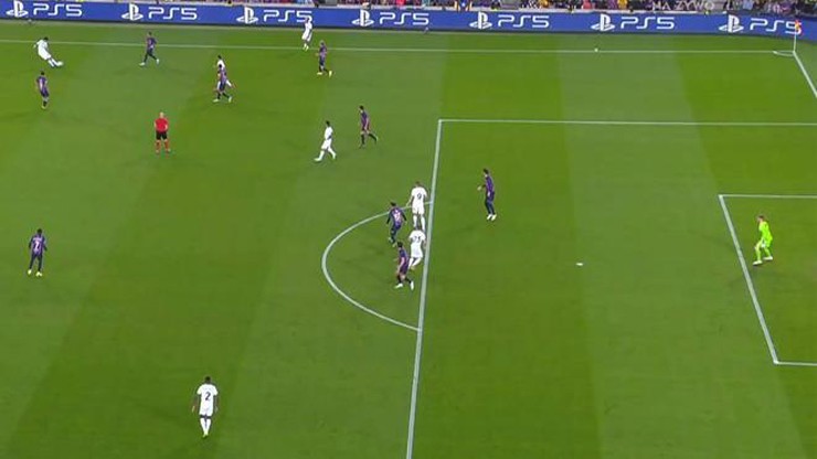 Gerard Pique với pha xử lý ngớ ngẩn khiến Barca ôm hận - Bóng Đá