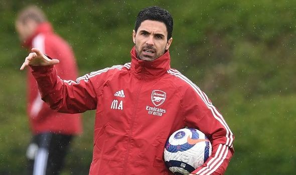 Arsenal tracking Alexandre Lacazette replacement as Arteta plans 10 Gunners exits - Bóng Đá