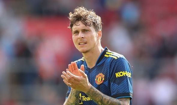 Victor Lindelof opens up on 'big problem' at Man Utd as he gives Raphael Varane verdict - Bóng Đá
