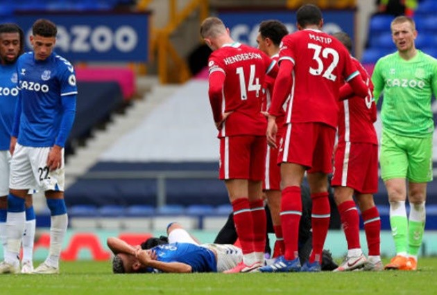 Joe Gomez’s reaction to Richarlison’s horror tackle on Thiago Alcantara said it all - Bóng Đá