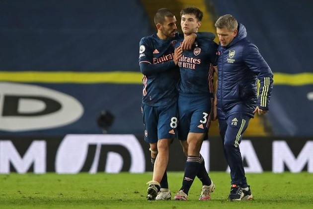 Kieran Tierney has to be dragged away from Alioski after Arsenal draw with Leeds - Bóng Đá