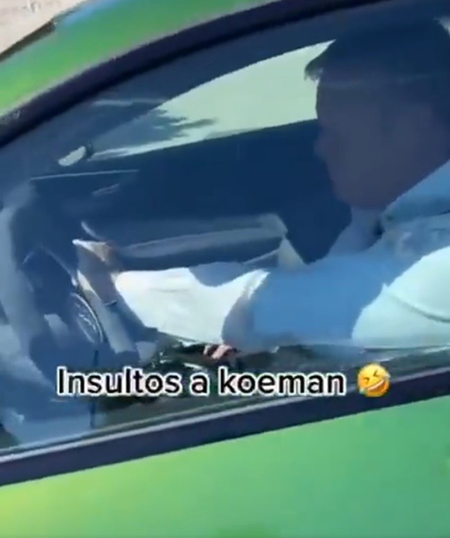 Barcelona fans insult Koeman for not playing Riqui Puig - Bóng Đá