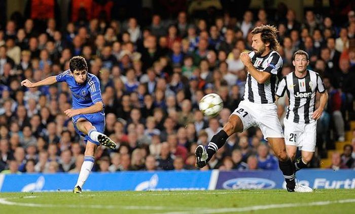 Watch: Ex-Chelsea man Oscar scores stunning goal for Shanghai Port - Bóng Đá