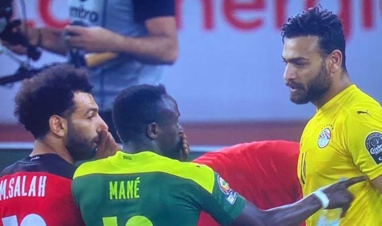 Salah mách nước cho thủ môn cản phá cú đá 11m của Mane - Bóng Đá