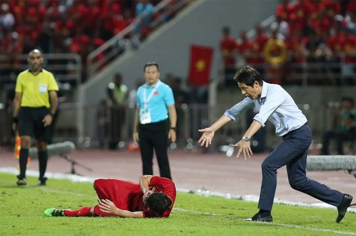 Chỉ trích Tiến Dũng, HLV Nishino đã quên những gì ở World Cup 2018 - Bóng Đá