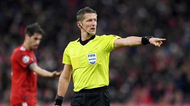 'Kẻ thù' M.U được bình chọn là trọng tài xuất sắc nhất thế giới - Bóng Đá