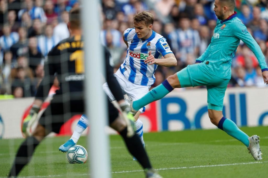 Odegaard made Barcelona tremble - Bóng Đá