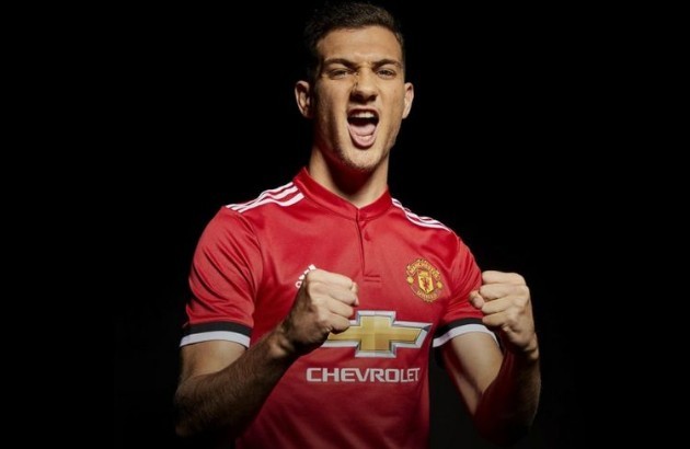 Man utd's stance on Dalot - Bóng Đá
