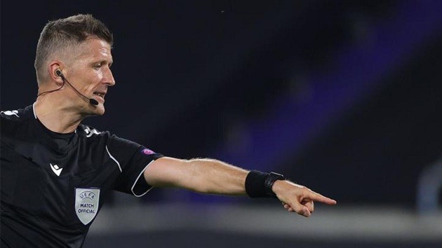 'Kẻ thù' M.U được bình chọn là trọng tài xuất sắc nhất thế giới - Bóng Đá