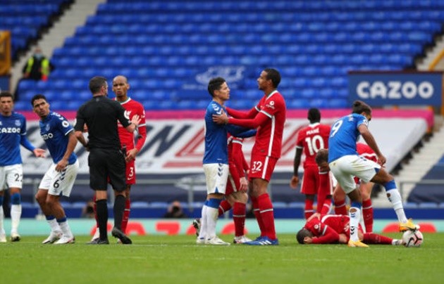 Joe Gomez’s reaction to Richarlison’s horror tackle on Thiago Alcantara said it all - Bóng Đá