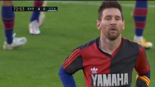 Messi tri ân Maradona - Bóng Đá