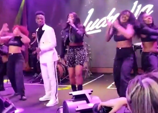 Mùa hè rực cháy của Vinicius - Bóng Đá