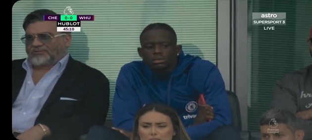 Zakaria không cảm xúc, Aubameyang vỡ oà ngày Chelsea ngược dòng kịch tính - Bóng Đá