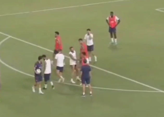 Messi phản ứng với Ramos - Bóng Đá