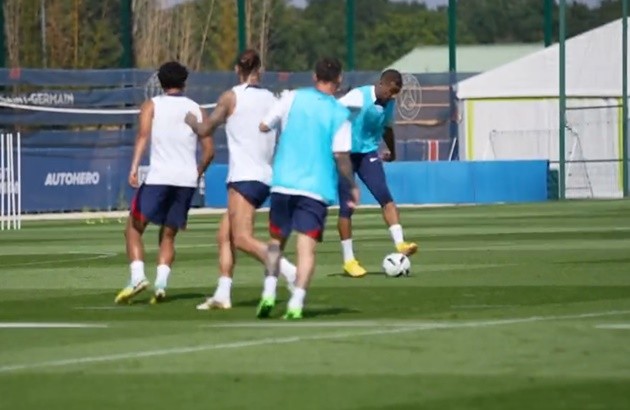 Messi gắn 'mắt thần', kiến tạo đẳng cấp cho Mbappe - Bóng Đá
