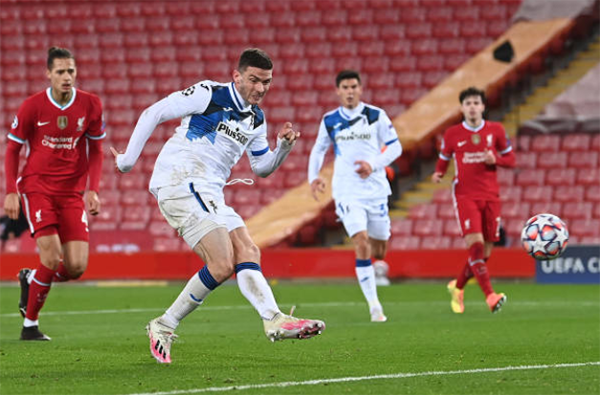 Thủng lưới 2 bàn trong 4 phút, Liverpool bất ngờ ngã ngựa trước Atalanta tại Anfield - Bóng Đá