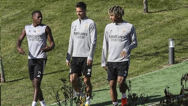 Jean-Clair Todibo's Benfica nightmare could be useful for Koeman - Bóng Đá