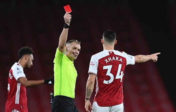 Arsenal bại trận, Granit Xhaka bóp cổ đối thủ không thương tiếc - Bóng Đá