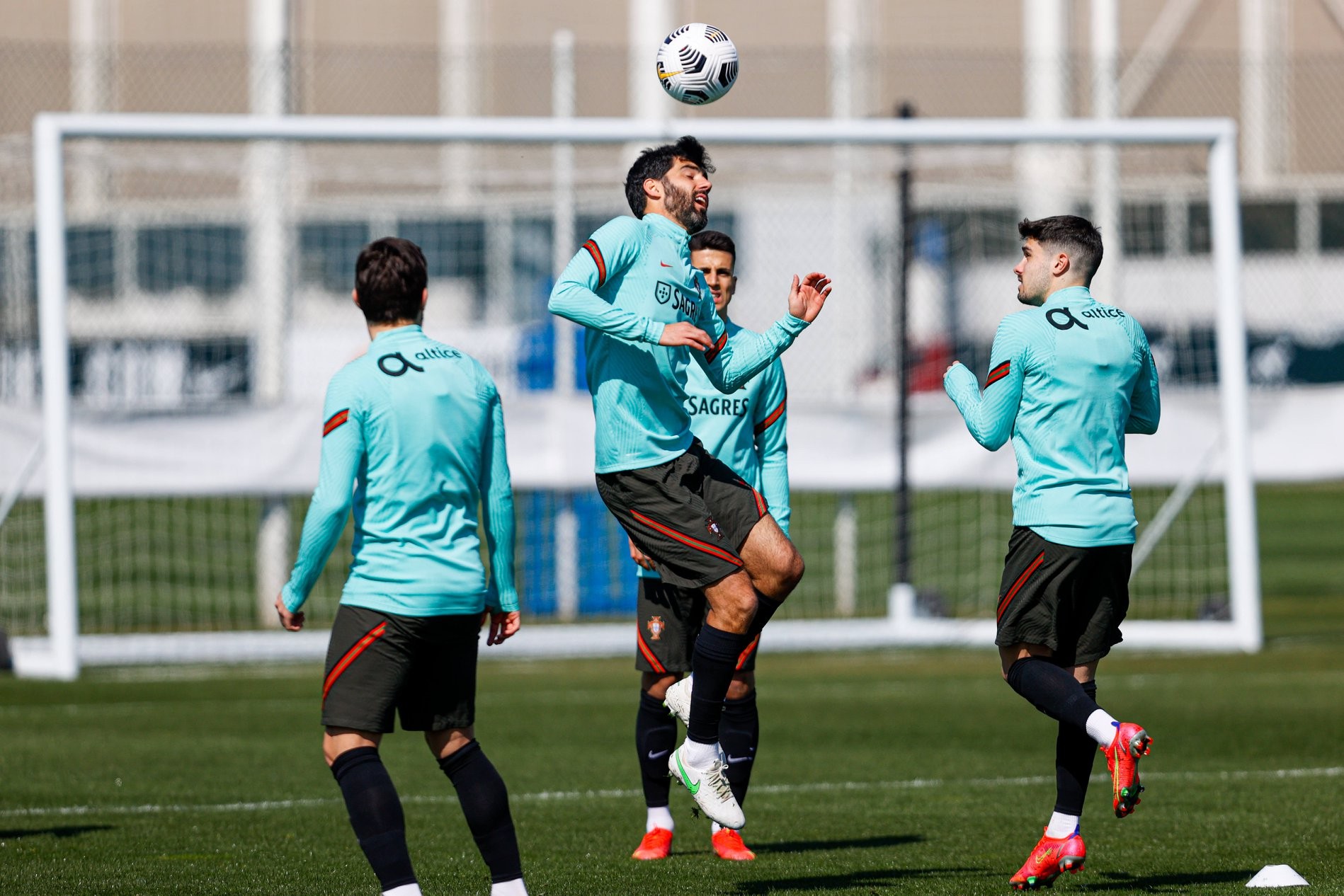 Ronaldo hướng tới kỷ lục, lực lượng Bồ Đào Nha gây choáng - Bóng Đá