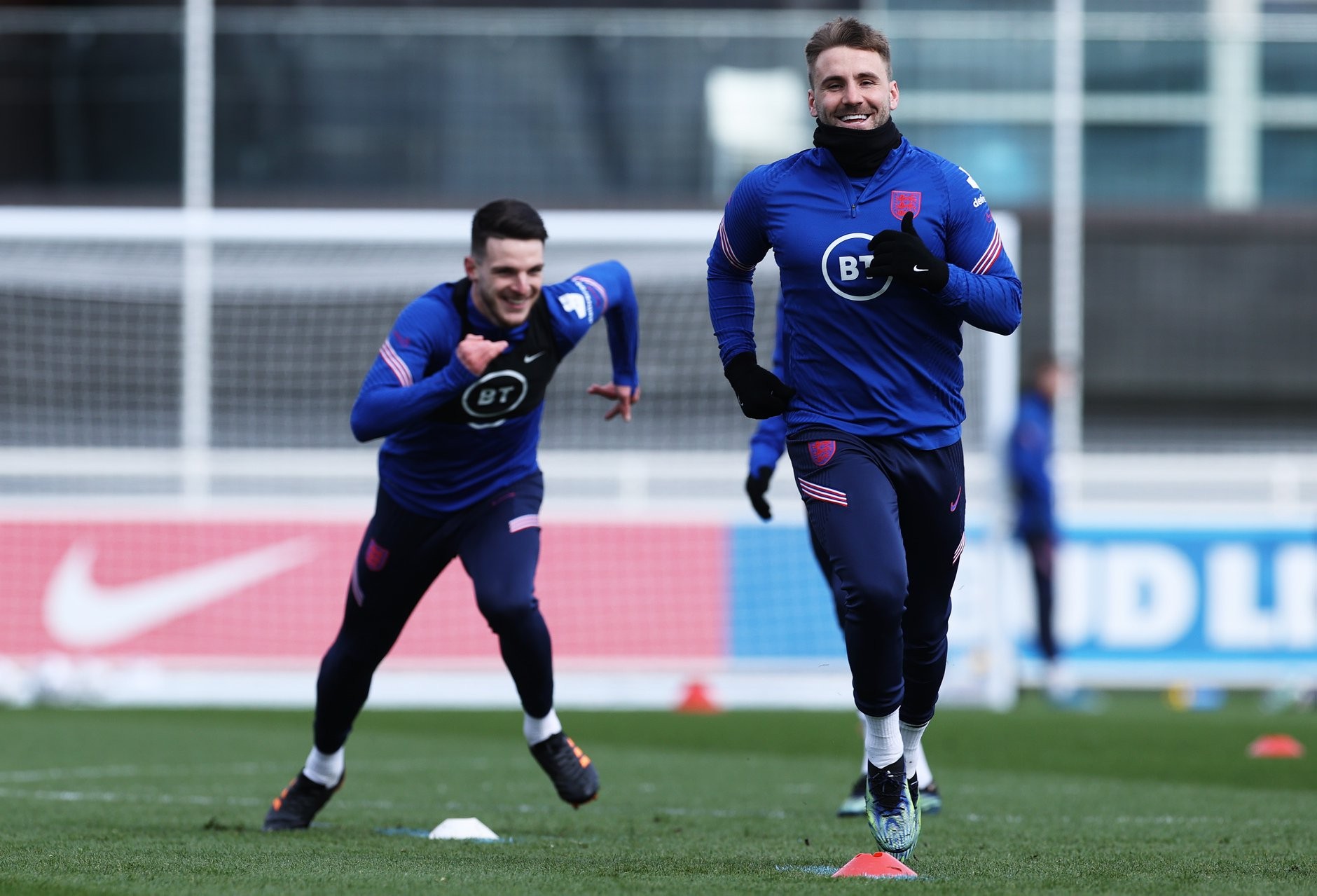 Trở lại tuyển Anh, Shaw và Lingard tươi cười hớn hở - Bóng Đá