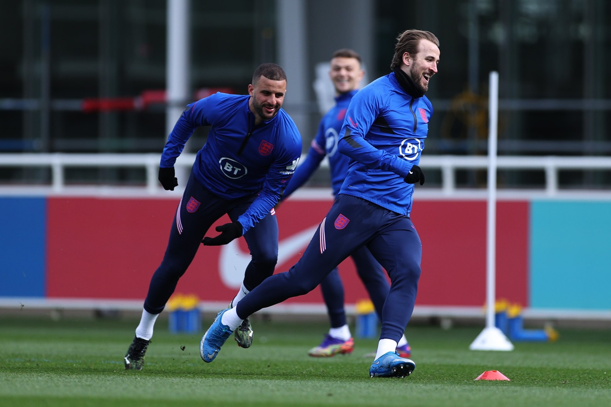 Trở lại tuyển Anh, Shaw và Lingard tươi cười hớn hở - Bóng Đá
