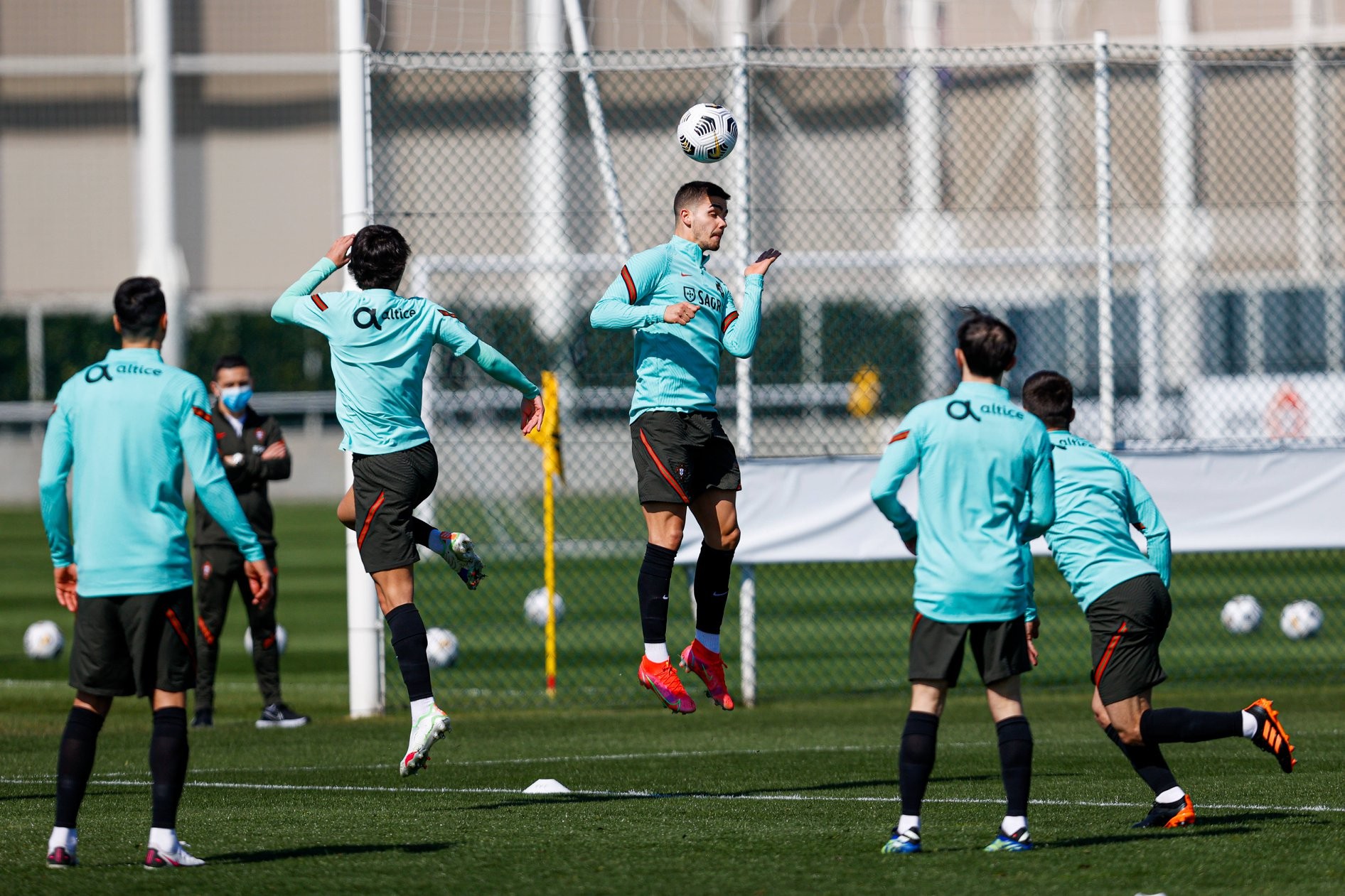 Ronaldo hướng tới kỷ lục, lực lượng Bồ Đào Nha gây choáng - Bóng Đá