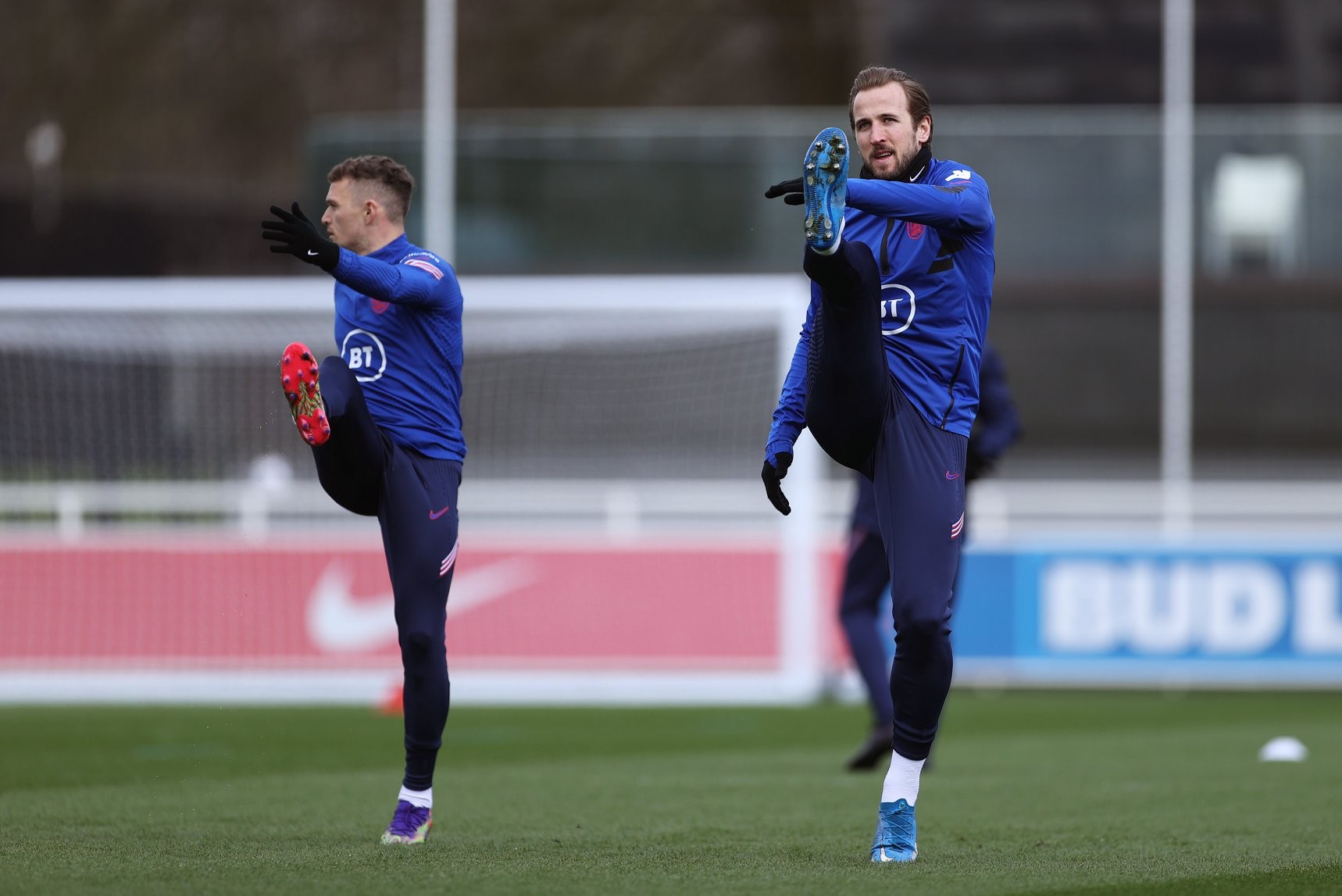 Trở lại tuyển Anh, Shaw và Lingard tươi cười hớn hở - Bóng Đá
