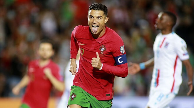 Ronaldo trả giá đắt vì quyết định từ 4 năm trước - Bóng Đá