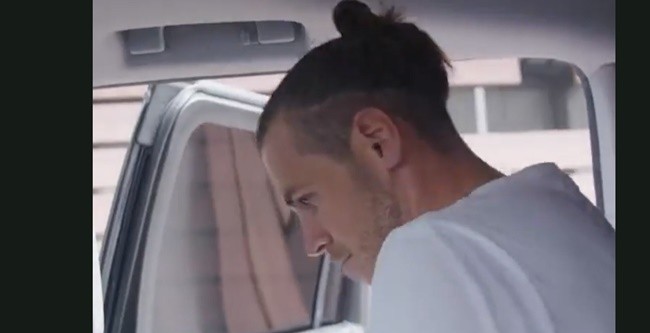 Bale rạng rỡ khi đặt chân đến Los Angeles - Bóng Đá