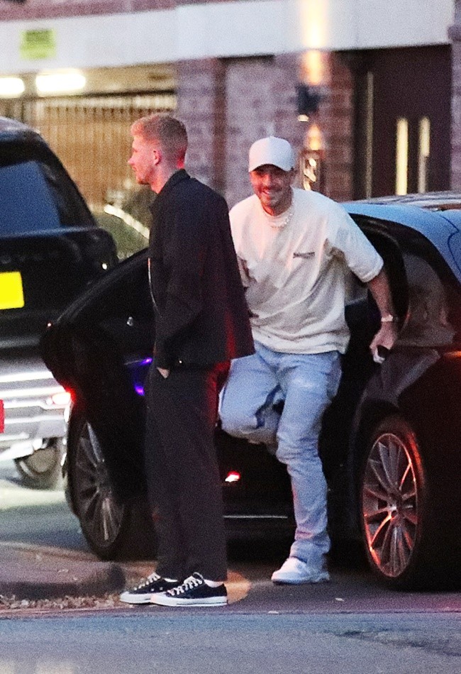 Jack Grealish and Kevin De Bruyne lead Man City stars for night out at restaurant - Bóng Đá