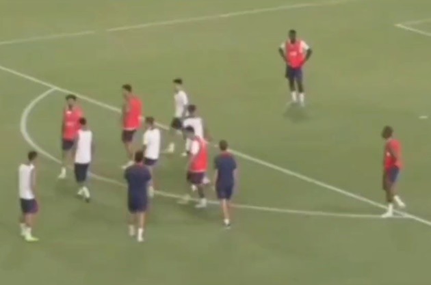 Messi phản ứng với Ramos - Bóng Đá