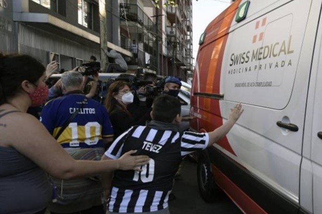 Diego Maradona leaves hospital after brain surgery as lawyer claims it’s a ‘miracle’ the legend is alive - Bóng Đá