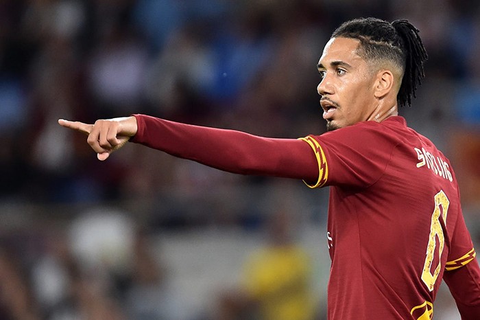 CĐV Man Utd phấn khích khi hay chuyện tương lai của Chris Smalling - Bóng Đá