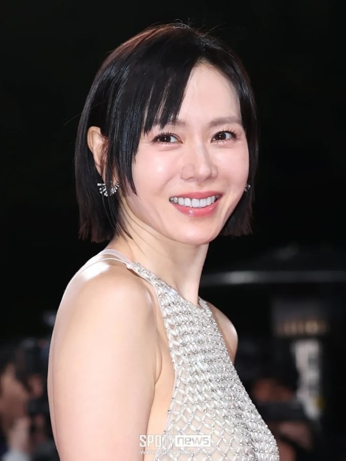 Son Ye Jin sở hữu gương mặt nhỏ, thanh và không có nhiều độ đầy ở phần má.