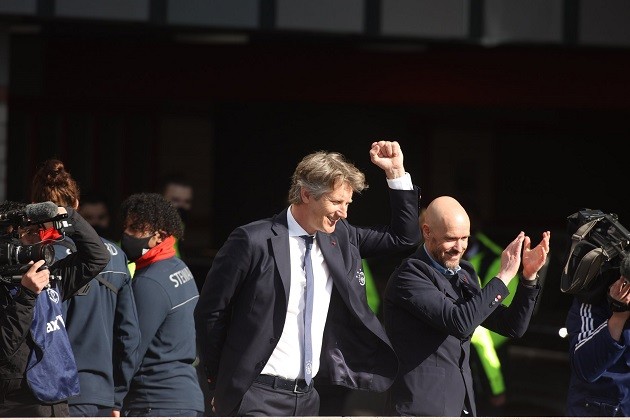 Man Utd hero Edwin van der Sar drops hint over replacing Ed Woodward - Bóng Đá