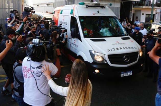 Diego Maradona leaves hospital after brain surgery as lawyer claims it’s a ‘miracle’ the legend is alive - Bóng Đá